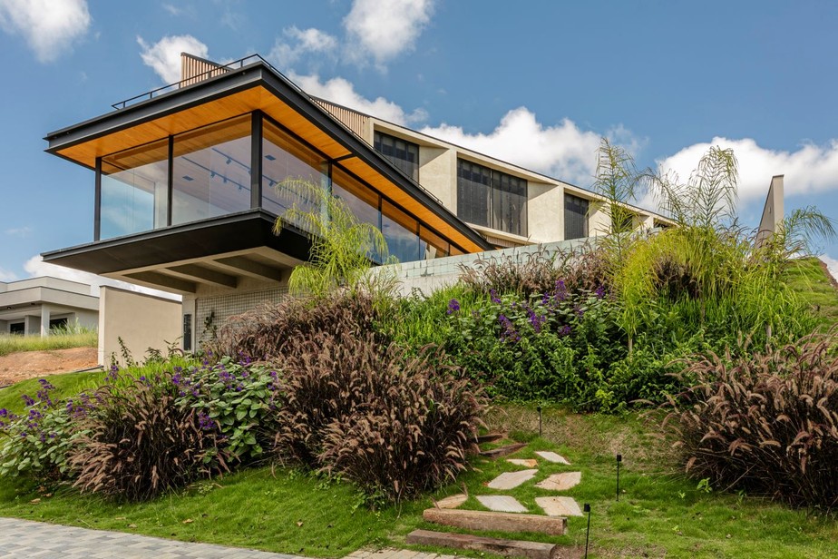 ideias de paisagismo para terreno em aclive