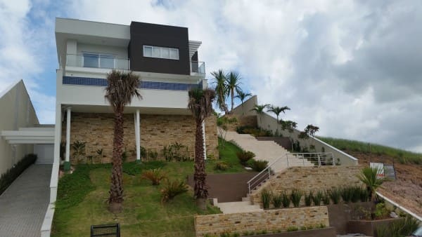 erros comuns ao construir em terreno declive