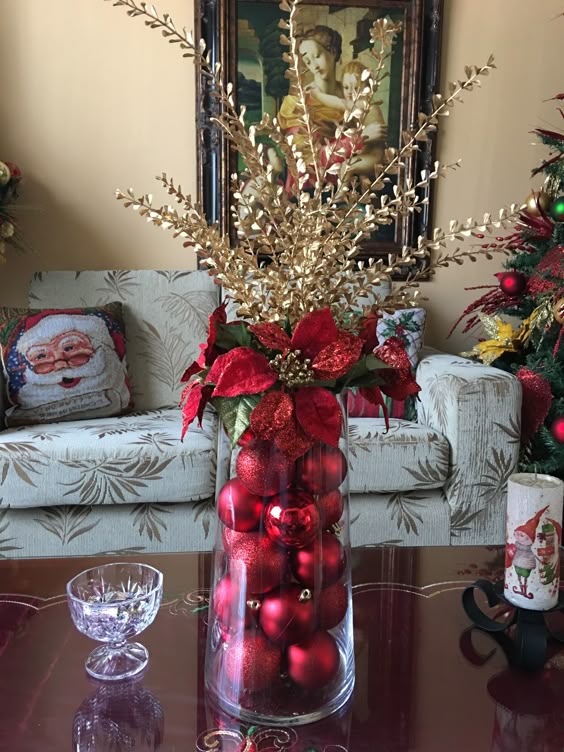 Decoração de Natal com vasos de vidro e luzes