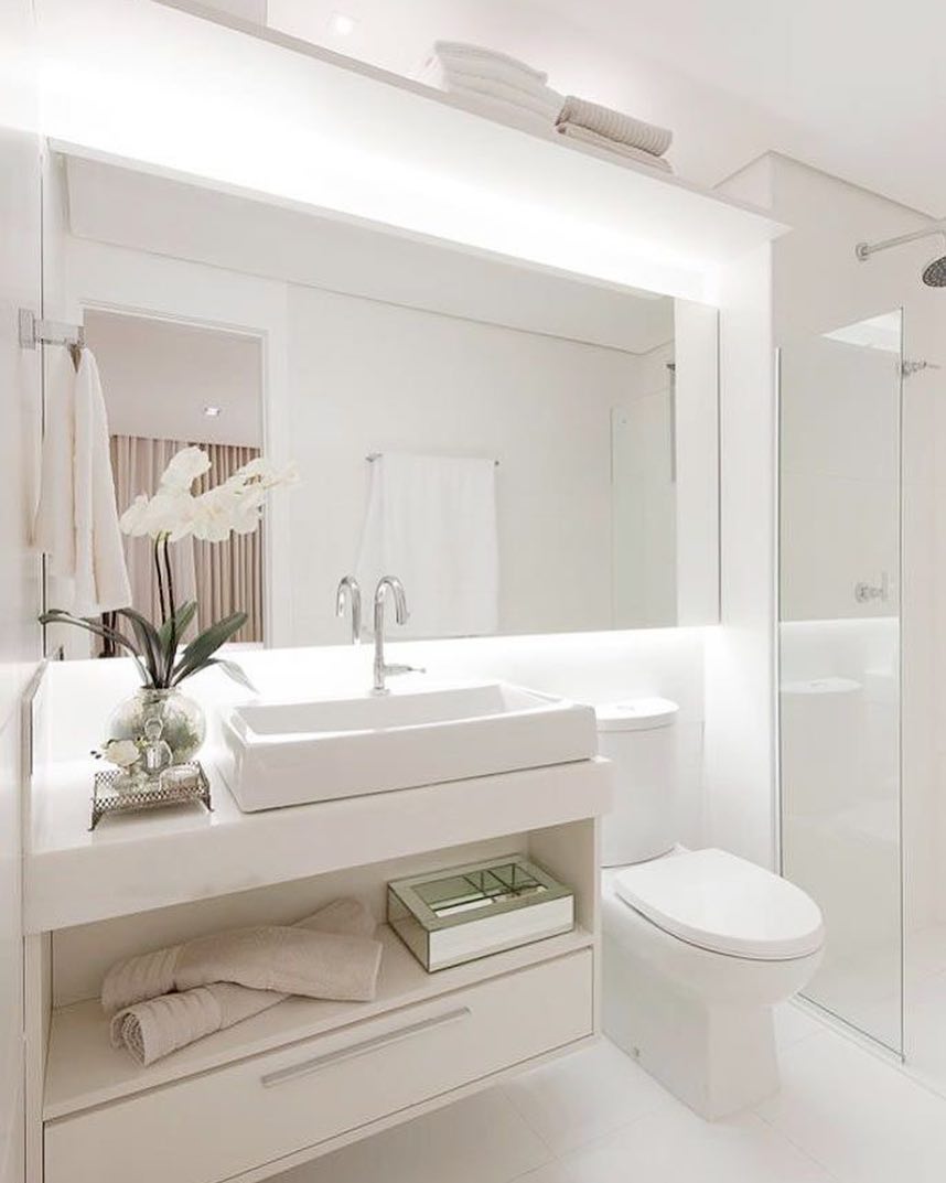 inspiração banheiro branco pequeno