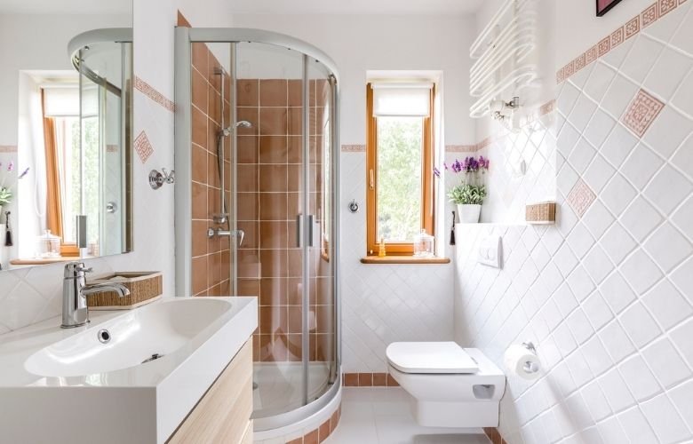 erros comuns decoração banheiro branco