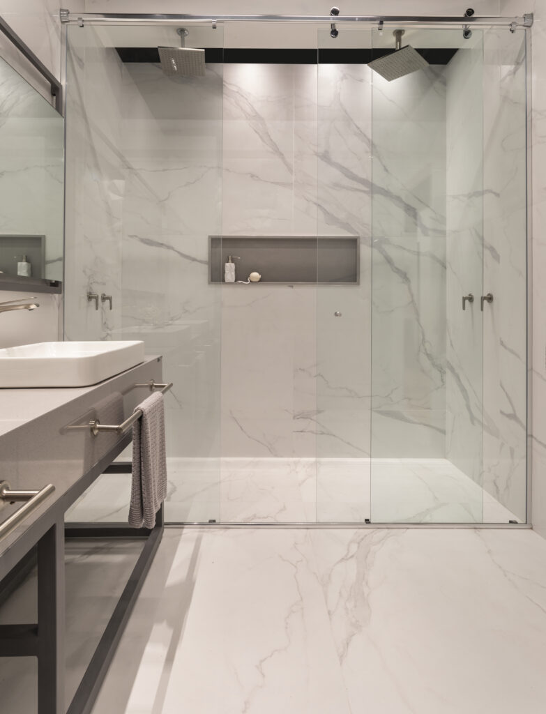 banheiro pequeno minimalista