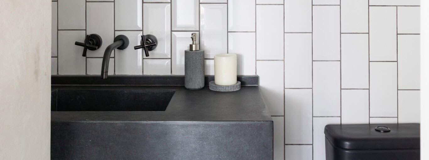 como limpar box de banheiro preto