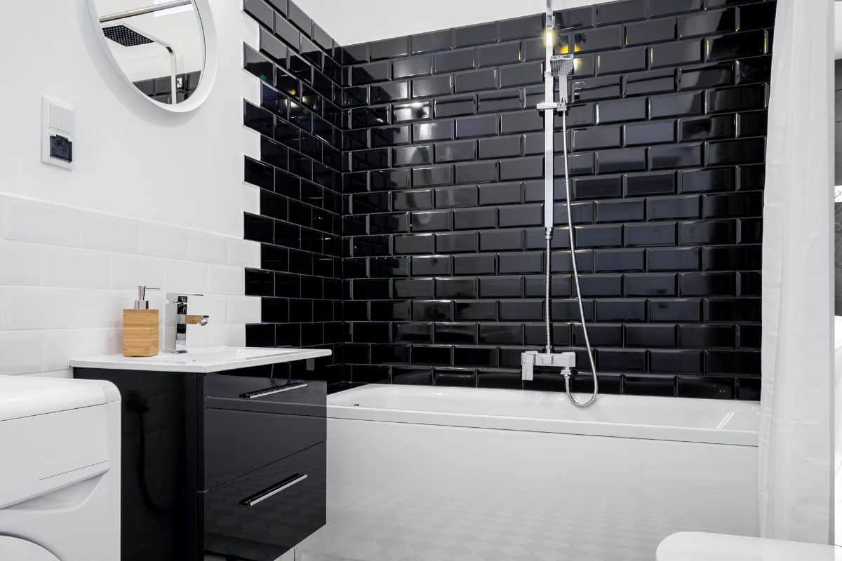 inspiração banheiro preto pequeno