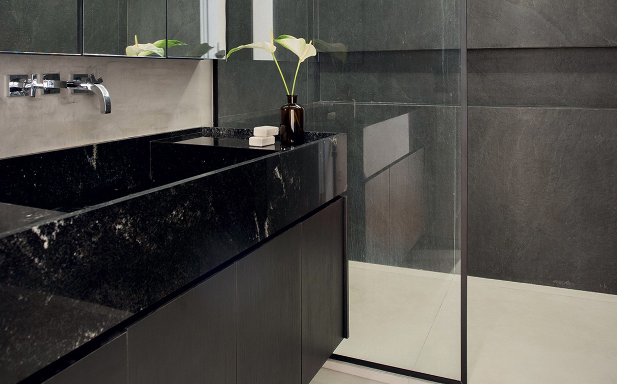 erros comuns ao decorar banheiro preto