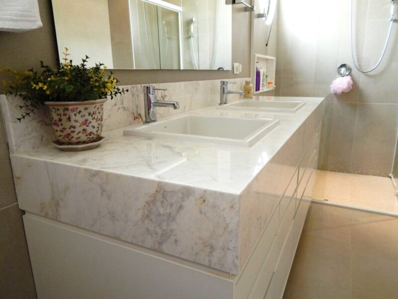 Porcelanato Mármore Branco Paraná