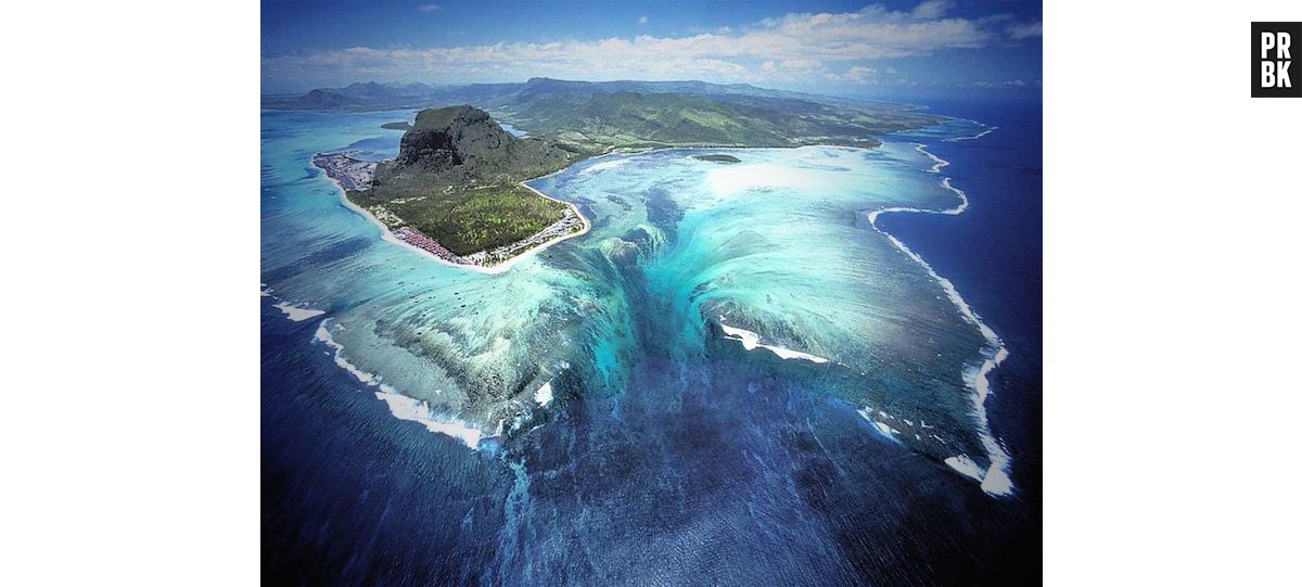 cachoeira que deságua no mar