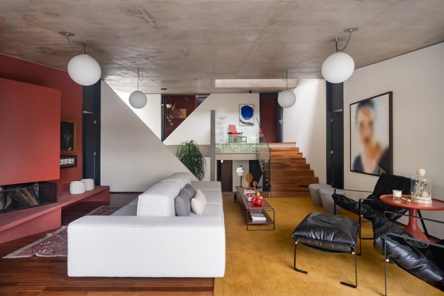 fachada casa brutalista com madeira