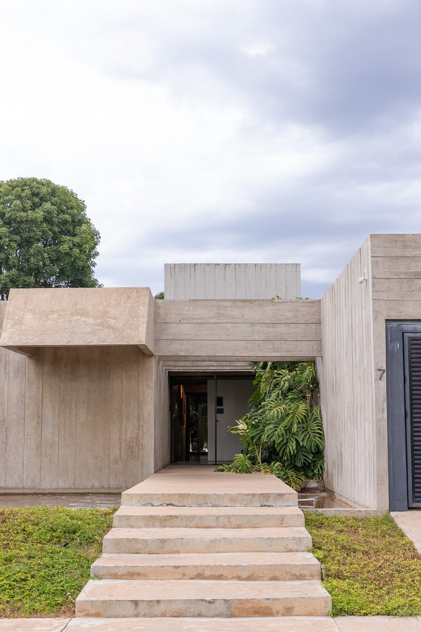 casa brutalista vs casa minimalista