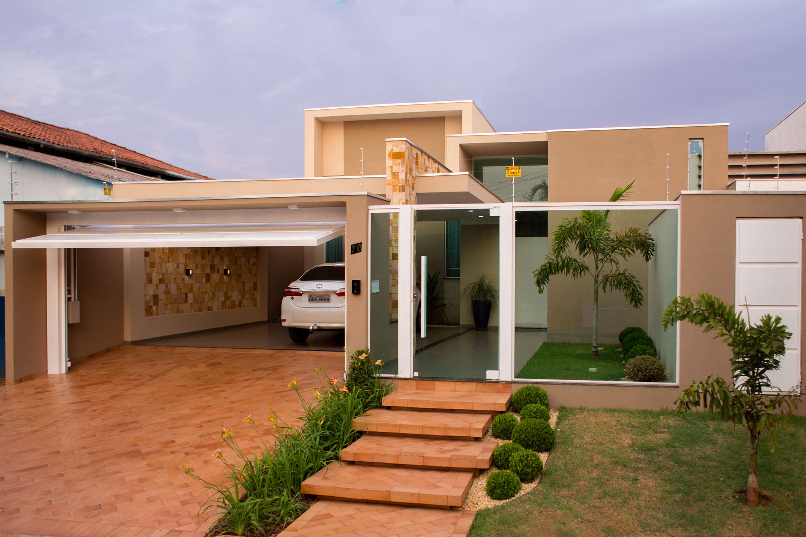 plantas de casas com garagem na frente