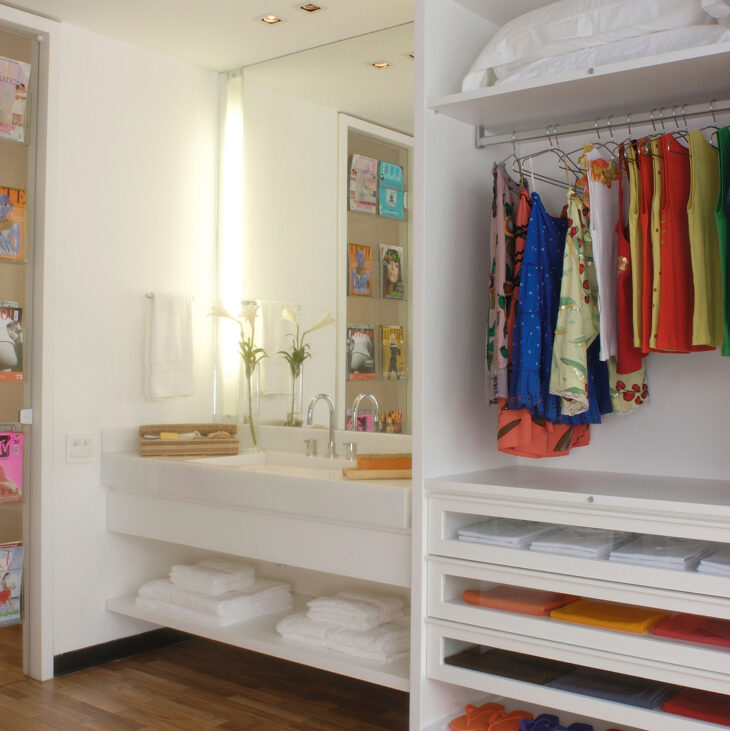 banheiro com closet pequeno