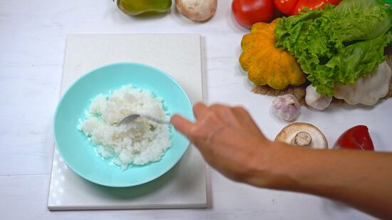 melhores formas de esquentar arroz para parecer fresco