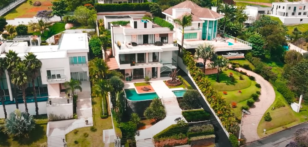 famosos que moram em alphaville sp