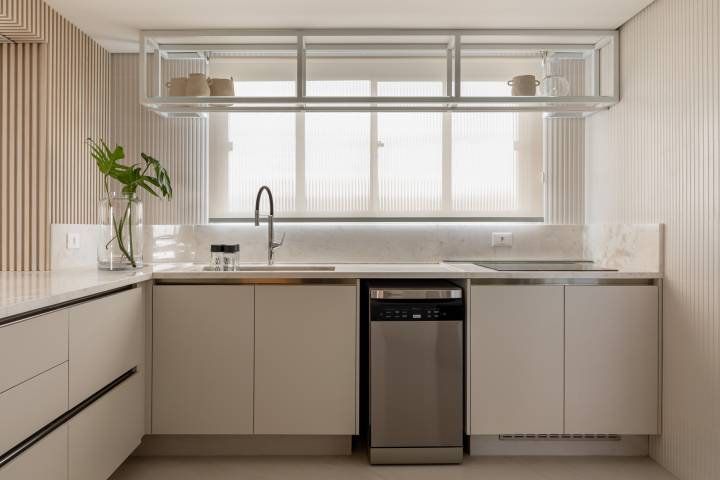 como organizar armários de cozinha minimalista