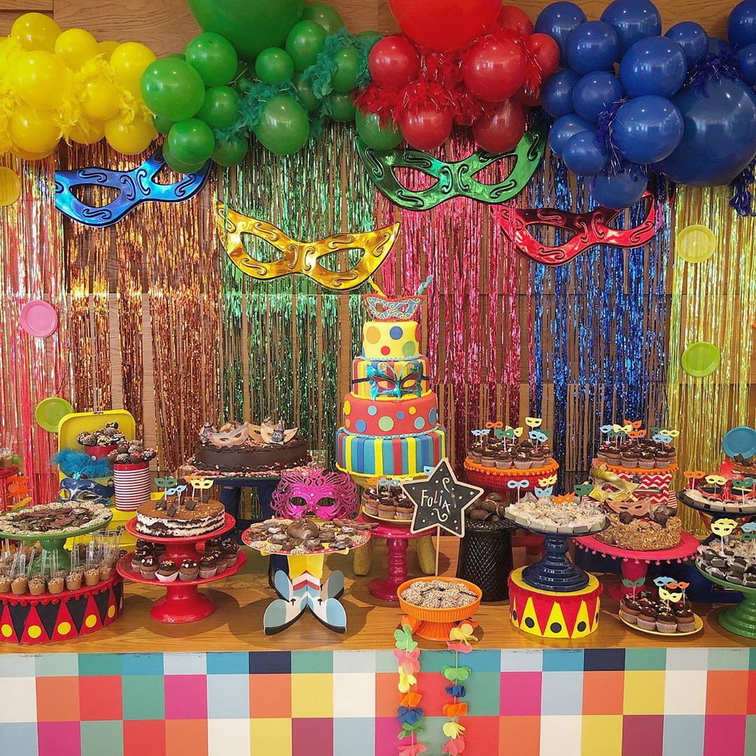 como fazer decoração de carnaval