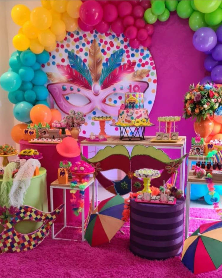 decoração de carnaval DIY vs. kits prontos qual o melhor