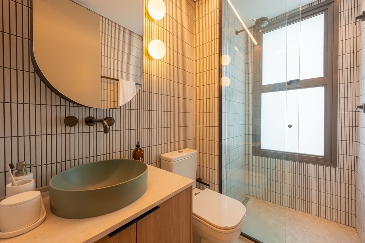 erros comuns ao decorar banheiro pequeno