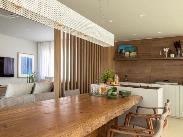 divisória cozinha americana e sala ripada