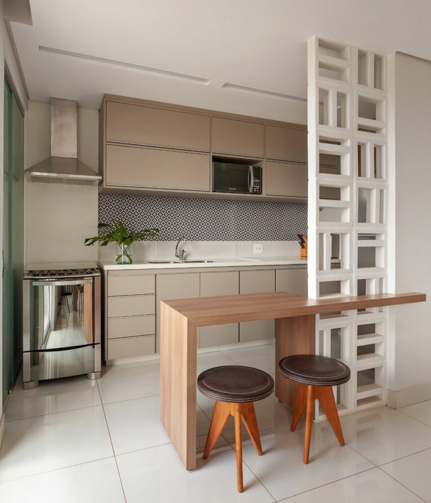 divisória cozinha americana e sala de vidro