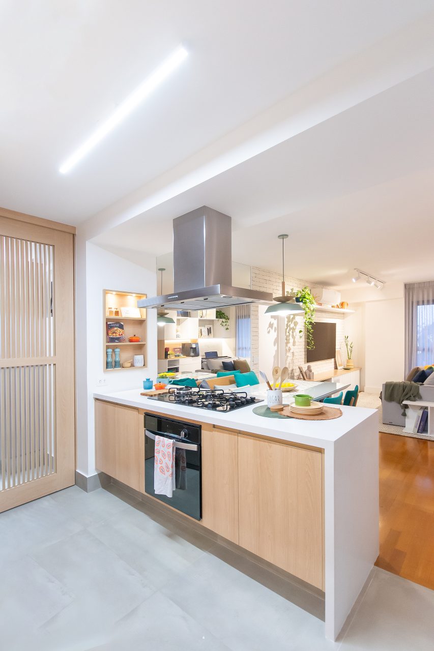 divisória cozinha americana e sala planejada