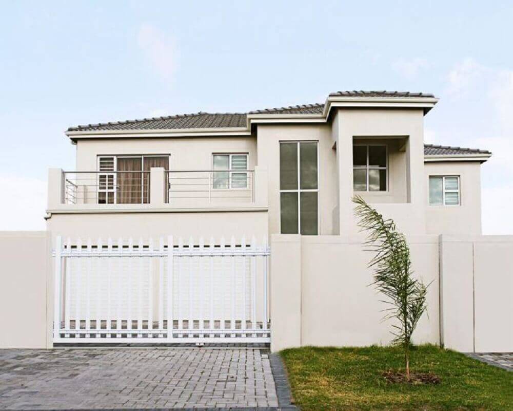 fachada de casas com muro e portão