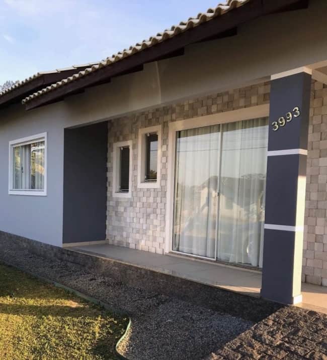 fachadas de casas simples com telhado embutido