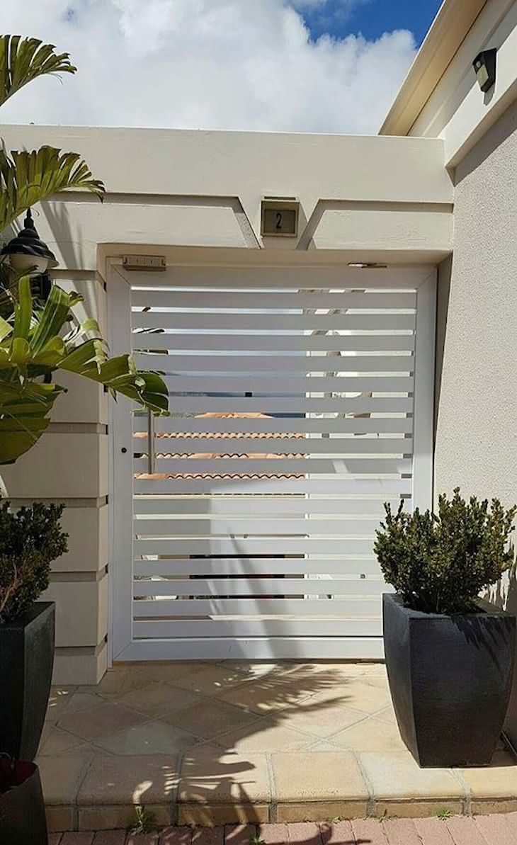 portão vazado para fachada de casa simples