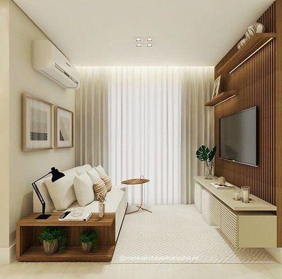 tv na parede com painel ripado