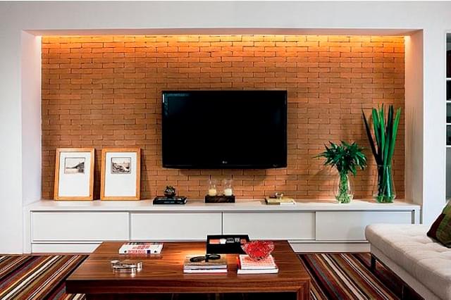 tv na parede com suporte articulado