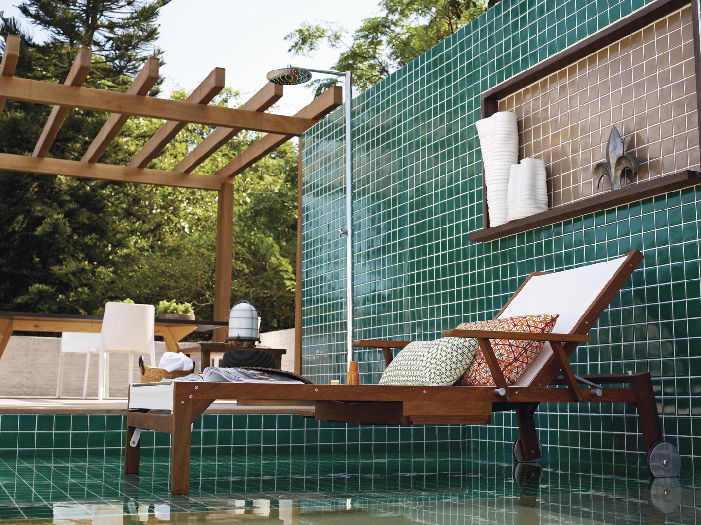ideias ducha piscina com madeira