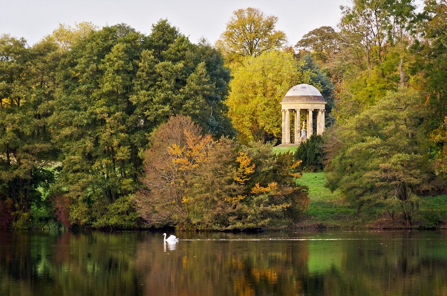 jardins com caminhos sinuosos
