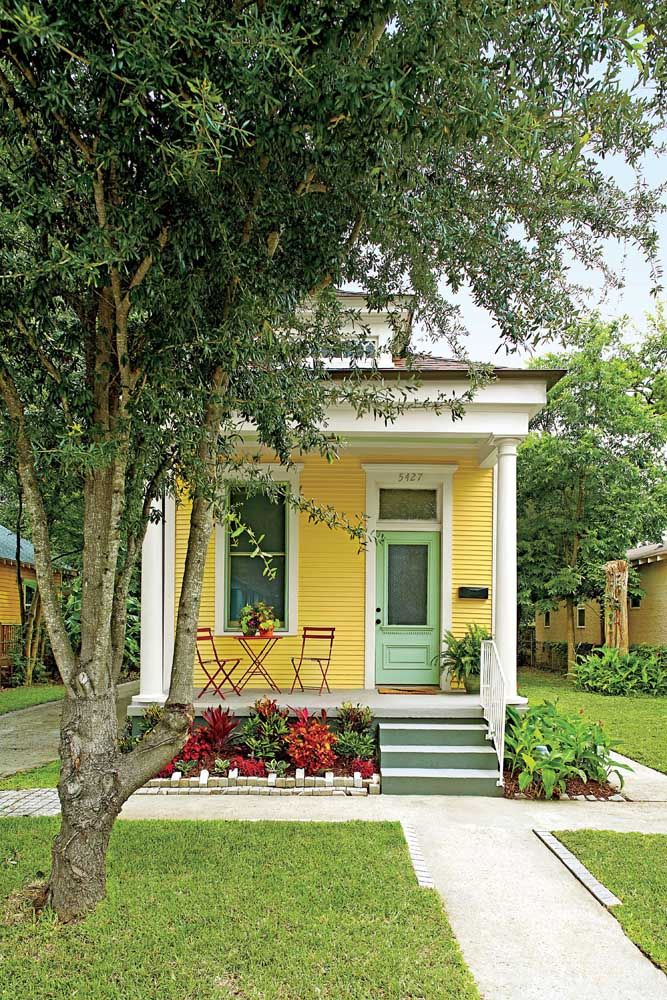 fachada de casa com jardim moderno