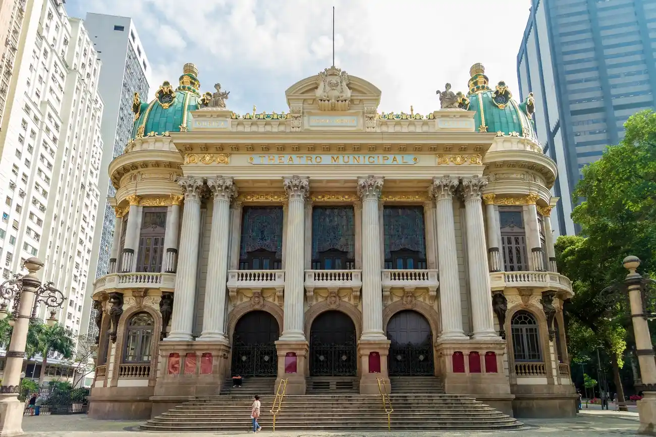 quais os maiores teatros do brasil por capacidade