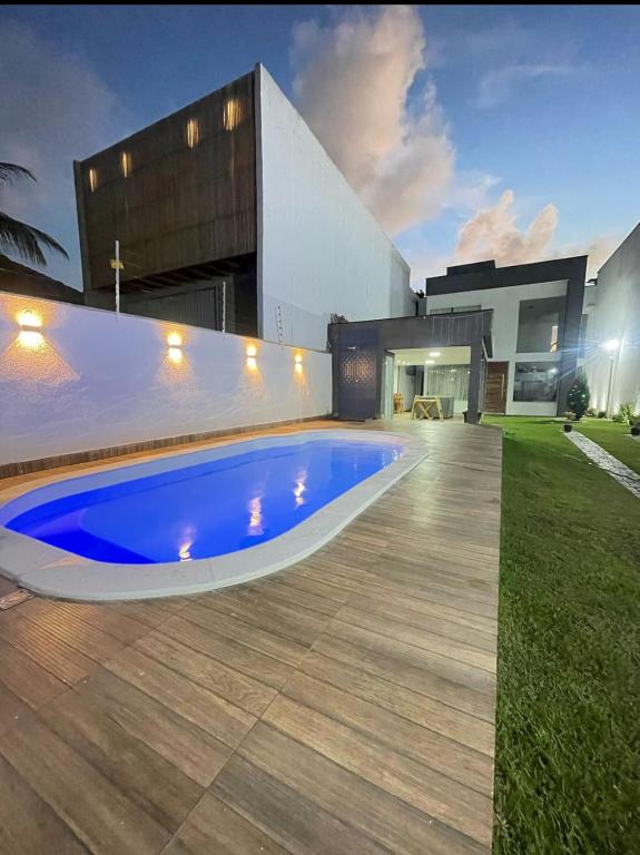 mansão com piscina de luxo
