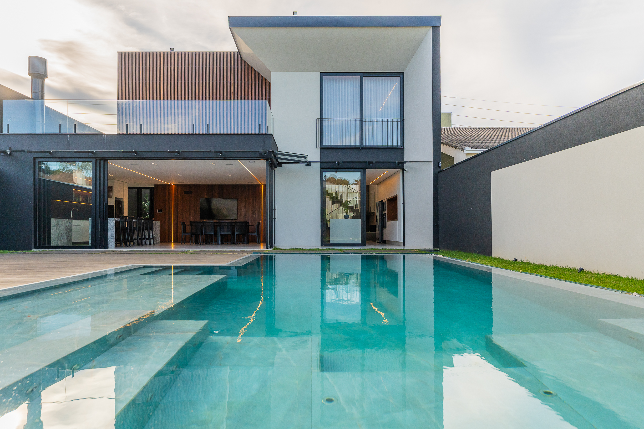 piscina em condomínio de luxo