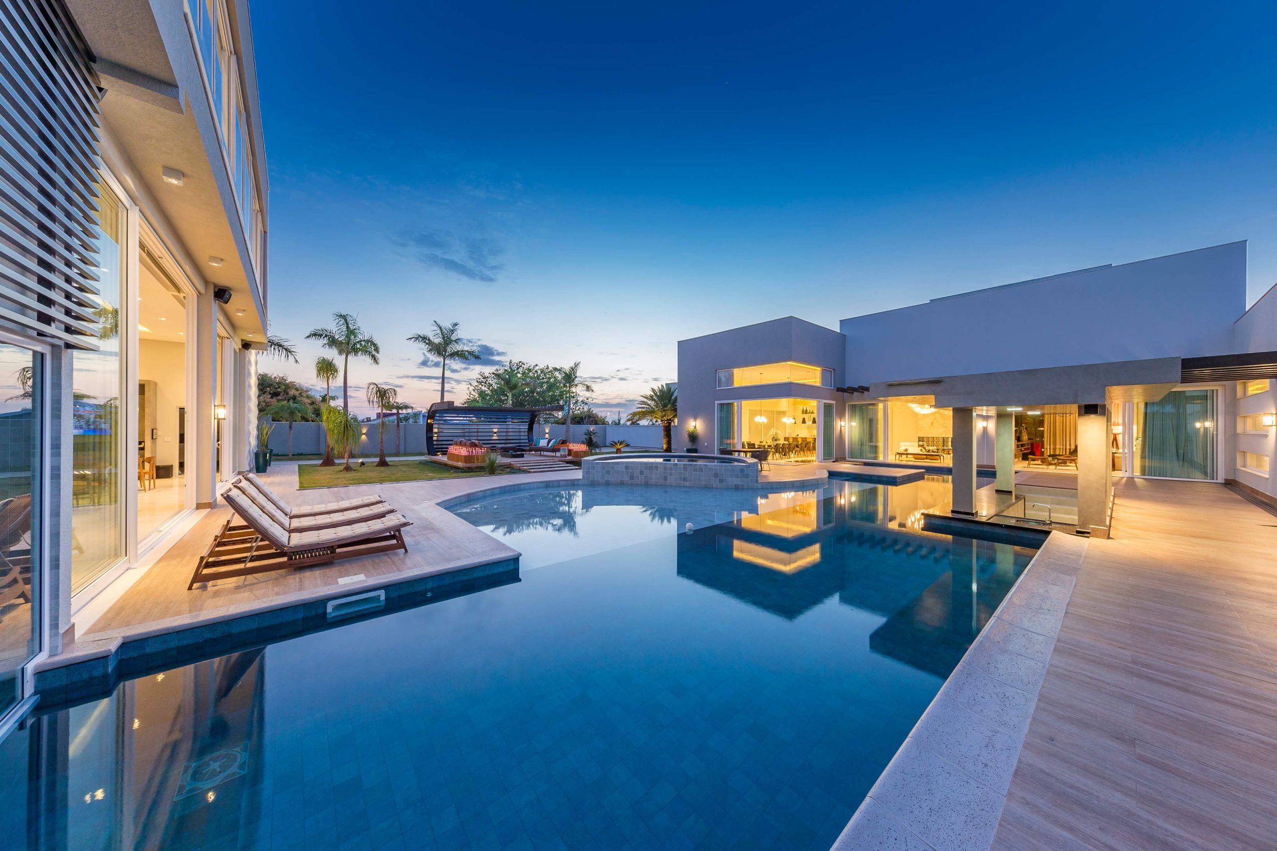 arquitetura de mansões com piscina