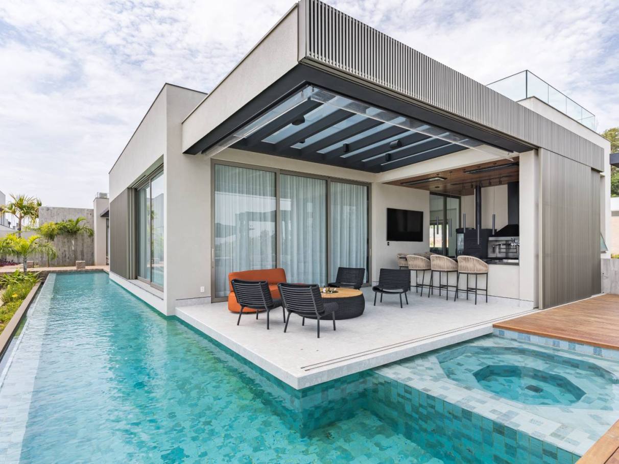 piscina estilo praia em residência