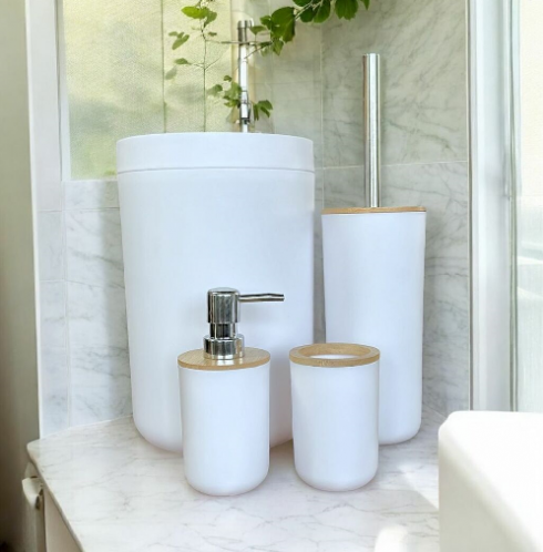 o que precisa ter em um banheiro pequeno