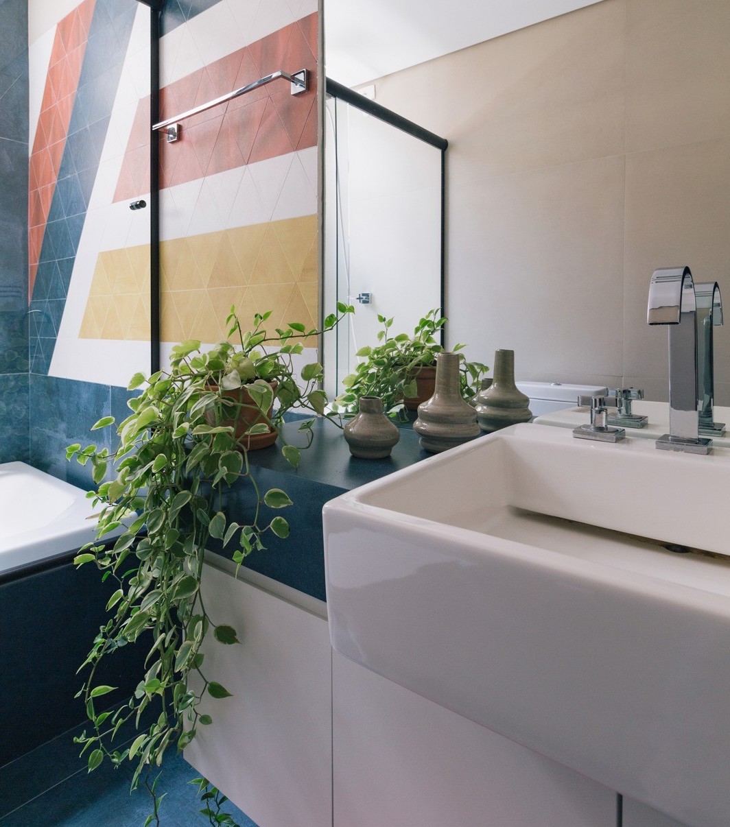 erros comuns ao escolher plantas para banheiro