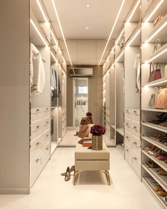 Quarto pequeno com closet