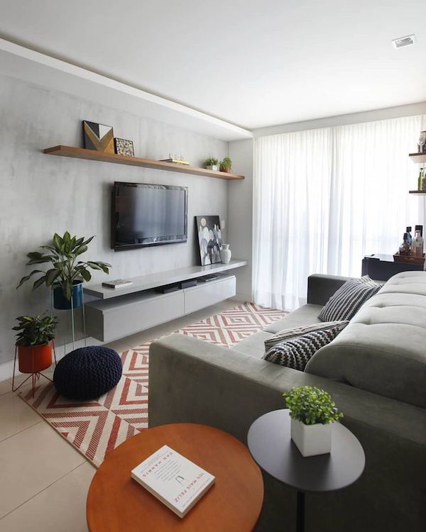 sala com sofá cinza decoração