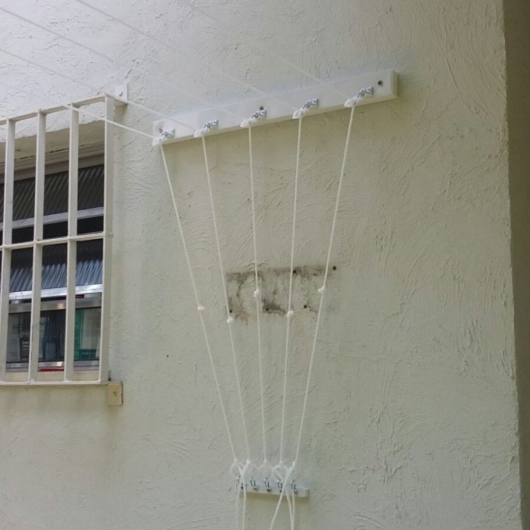 Varal de parede resistente