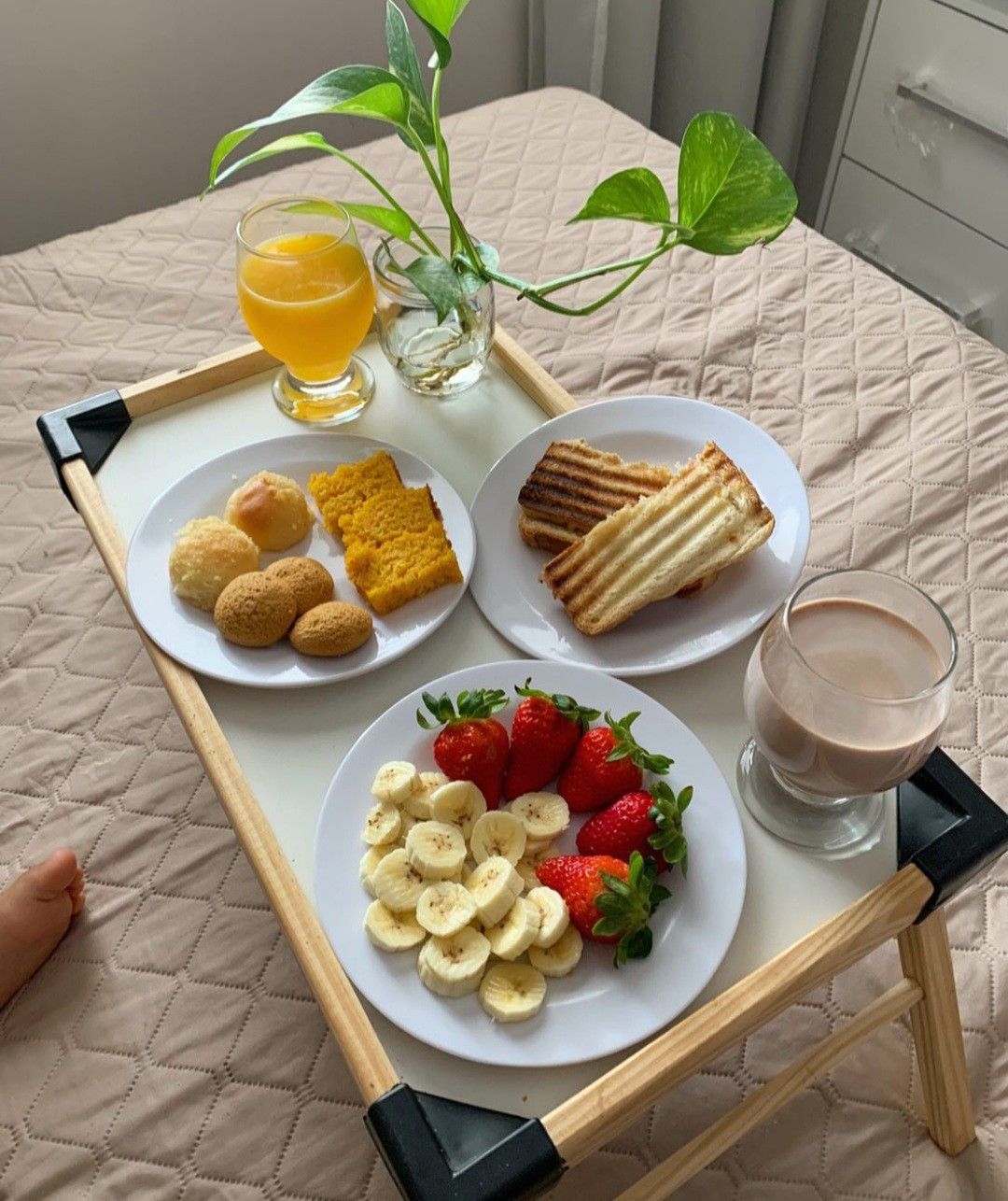 café da manhã romântico na cama
