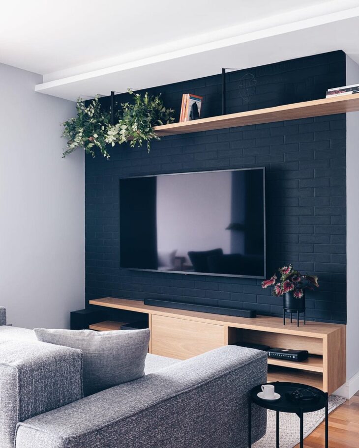 gallery wall tv