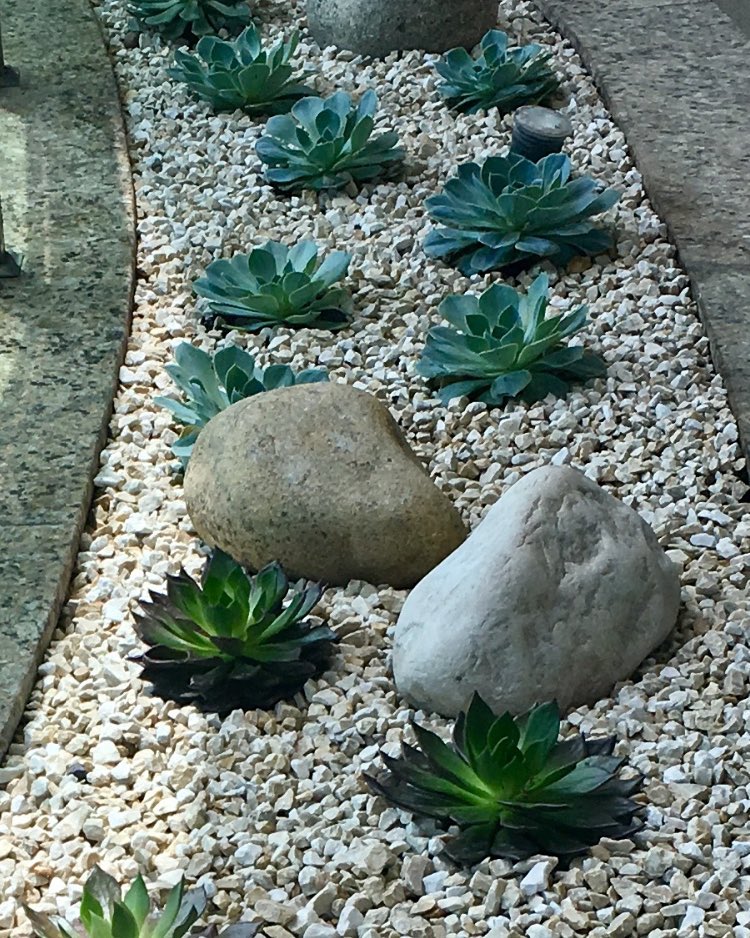 decoração externa com pedras