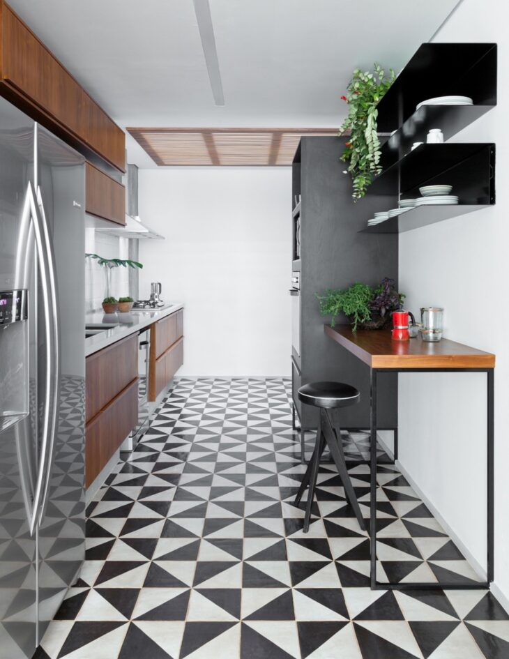 piso preto e branco para banheiro