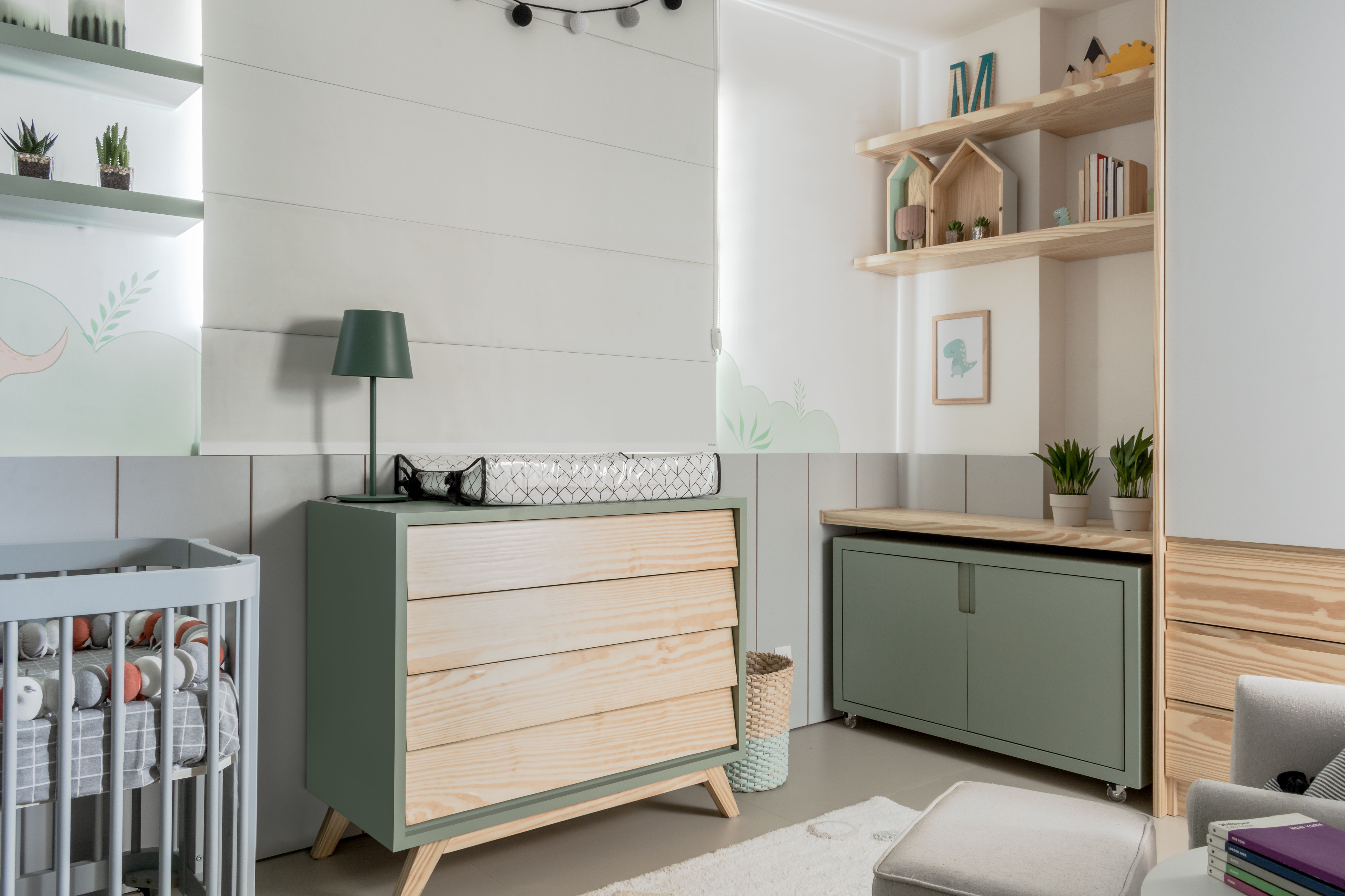 quarto de bebê moderno verde e cinza
