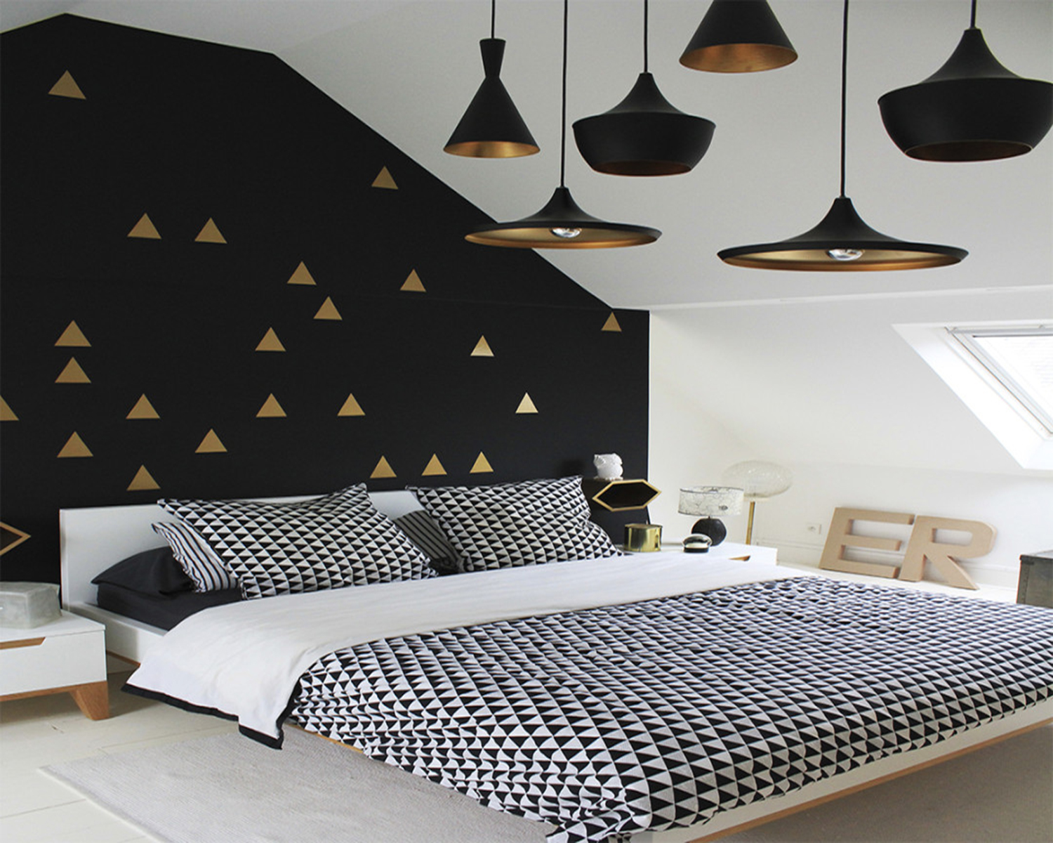 quarto preto minimalista