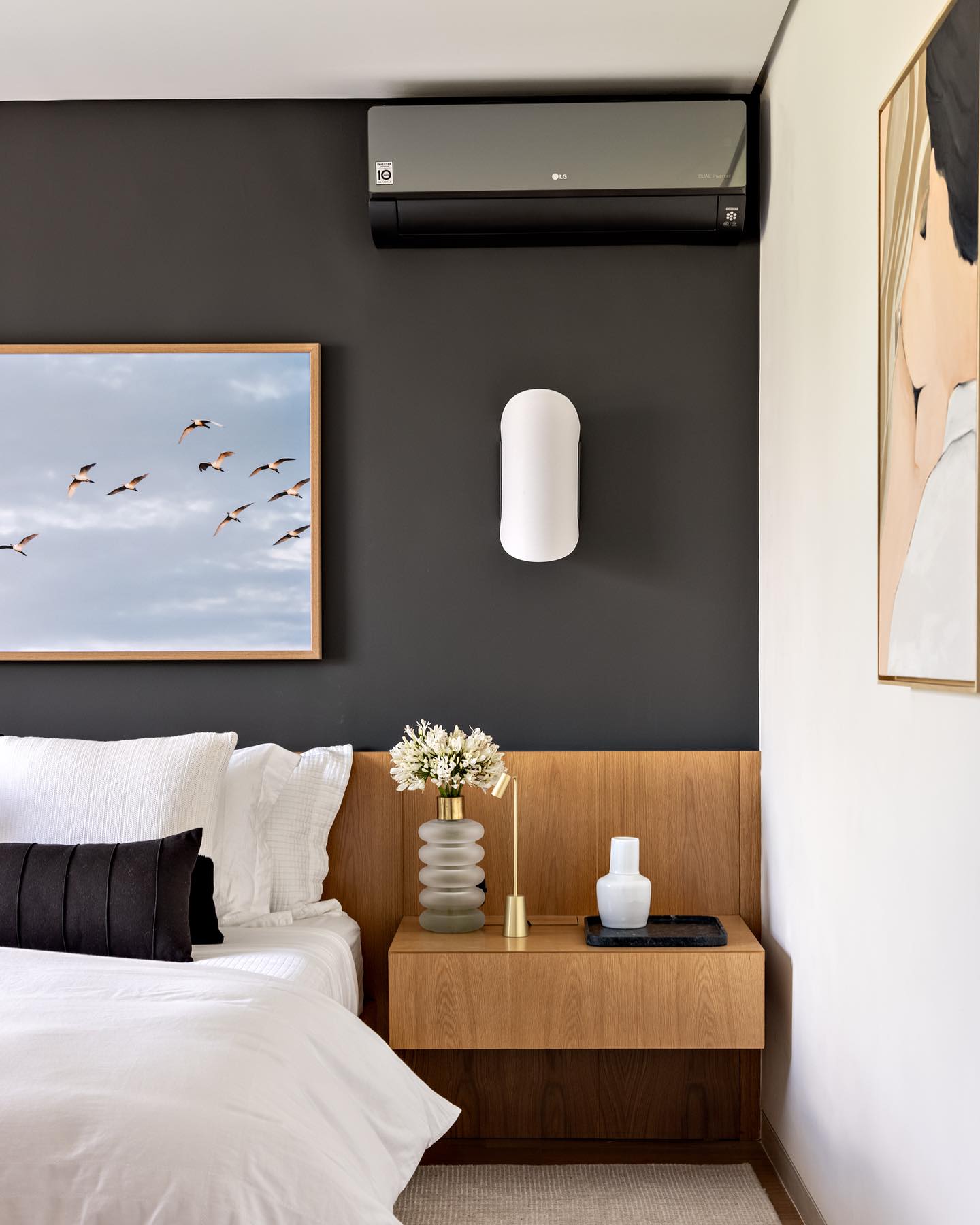 quarto com parede preta