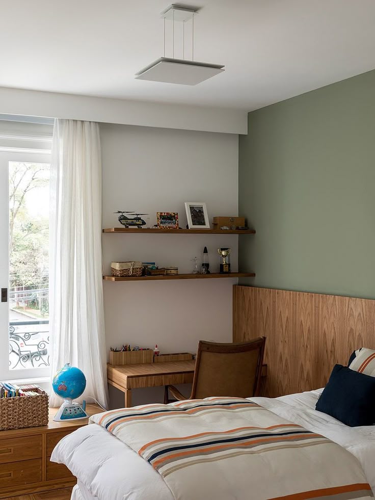 quarto casal verde e madeira